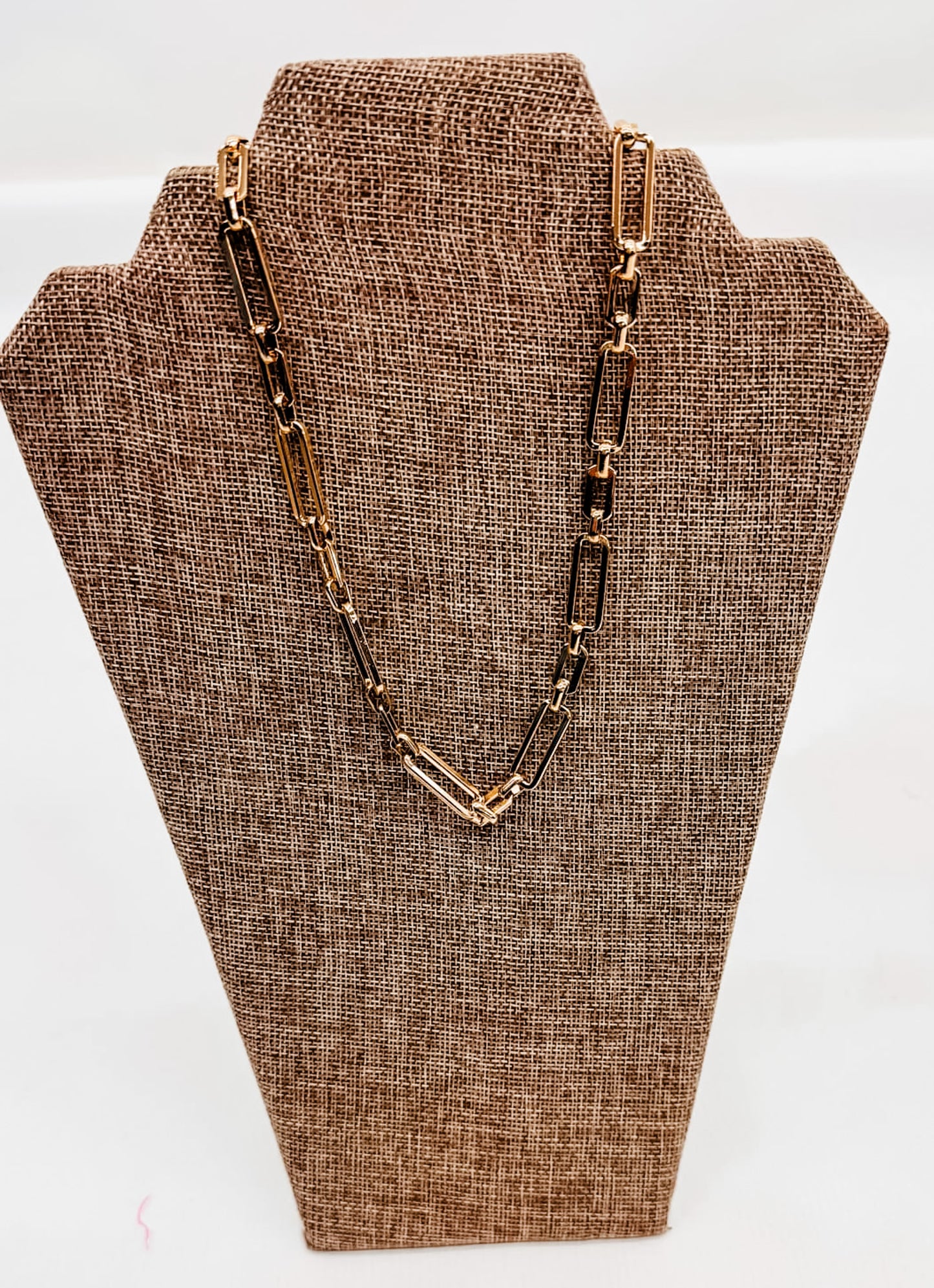 Short, Chain-Linked Necklace - Variety