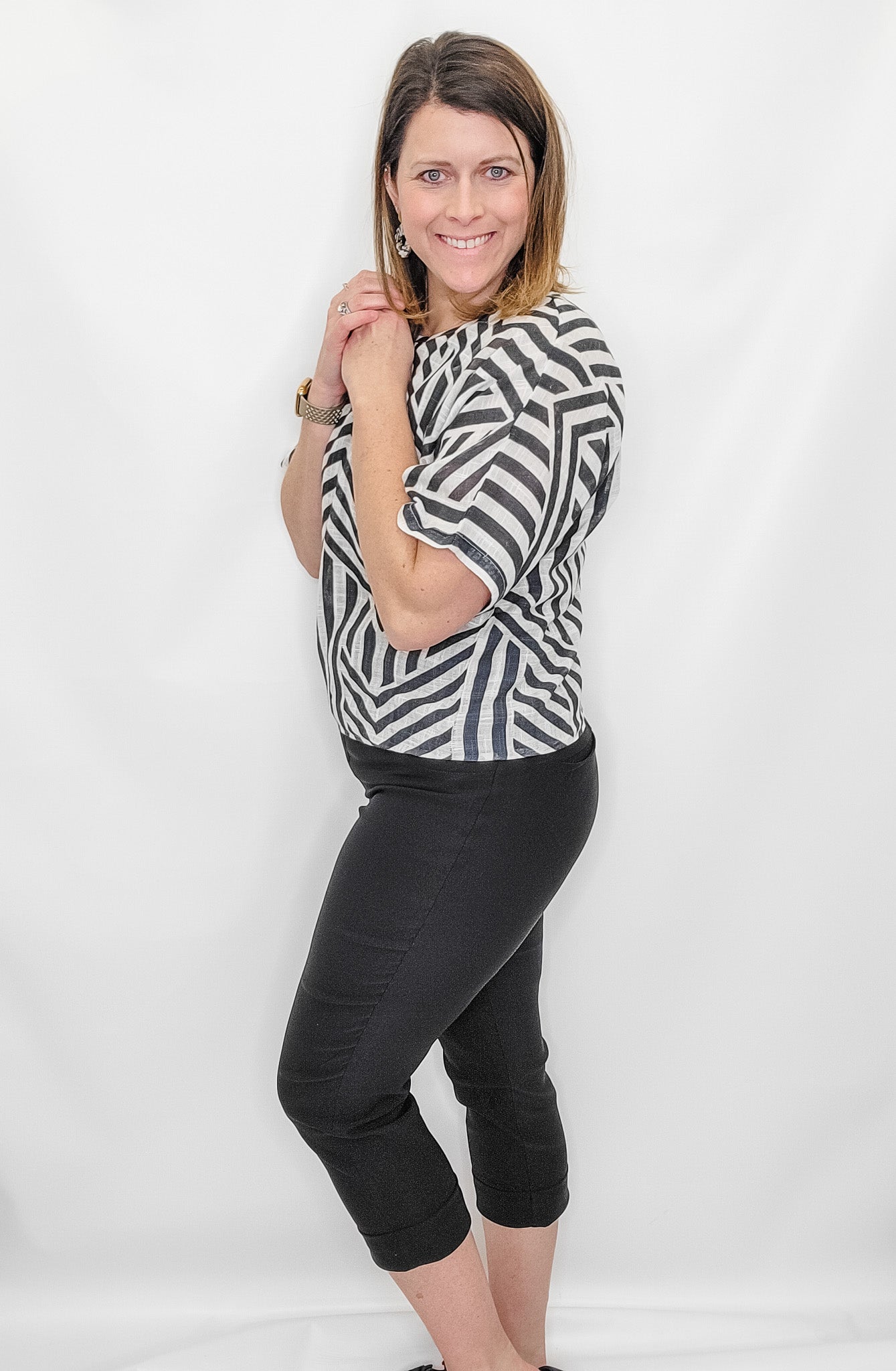 Charlie B Black Pull-On Stretch Cropped Cuffed Pant