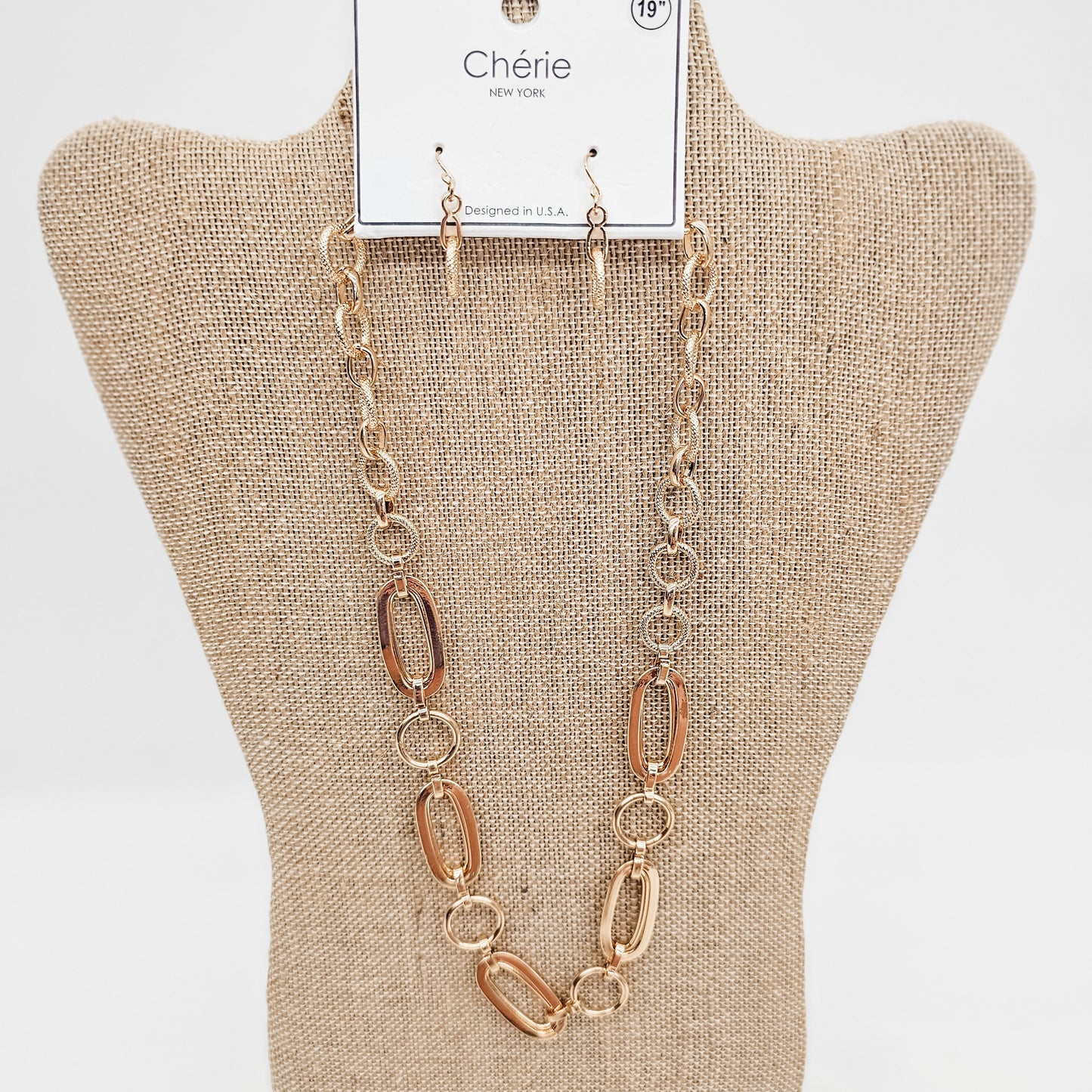 Short, Chain-Linked Necklace - Variety