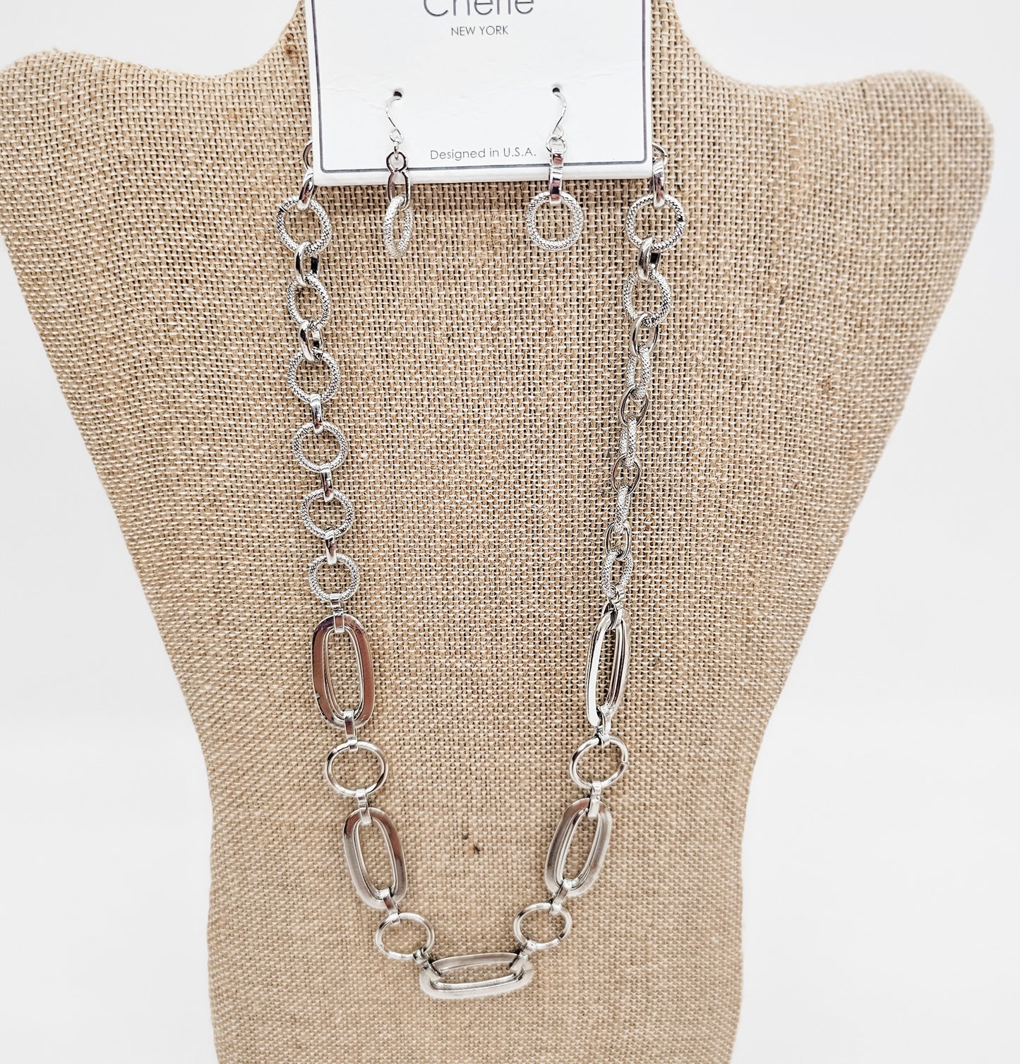 Short, Chain-Linked Necklace - Variety
