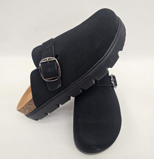 Forever Chunky Lug Sole Closed Toe Black Clog. Birkenstocks alternative. 